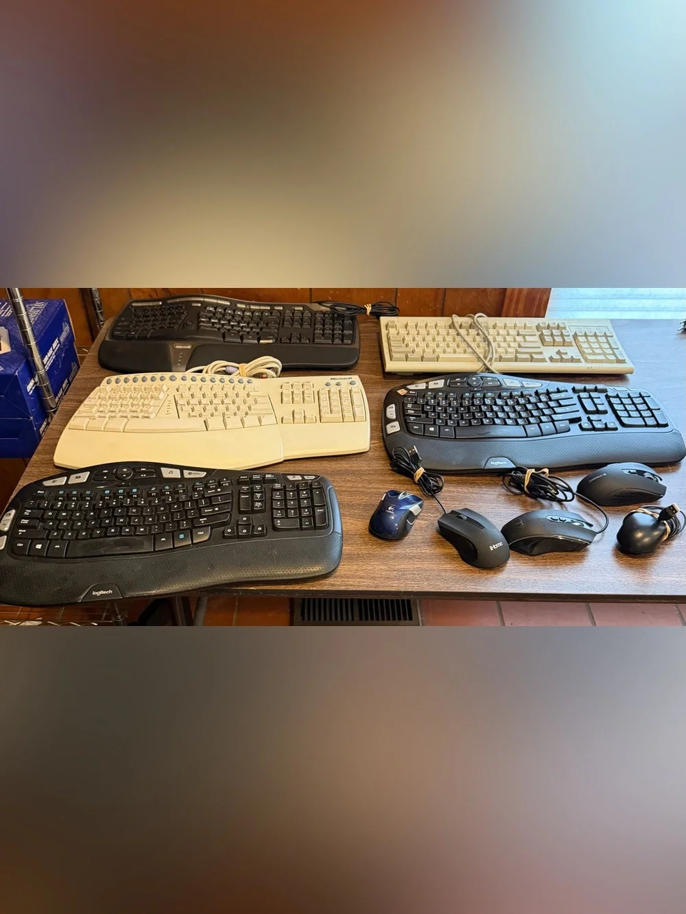 Keyboards & computer mouse lot Microsoft (black & ivory) Logitech